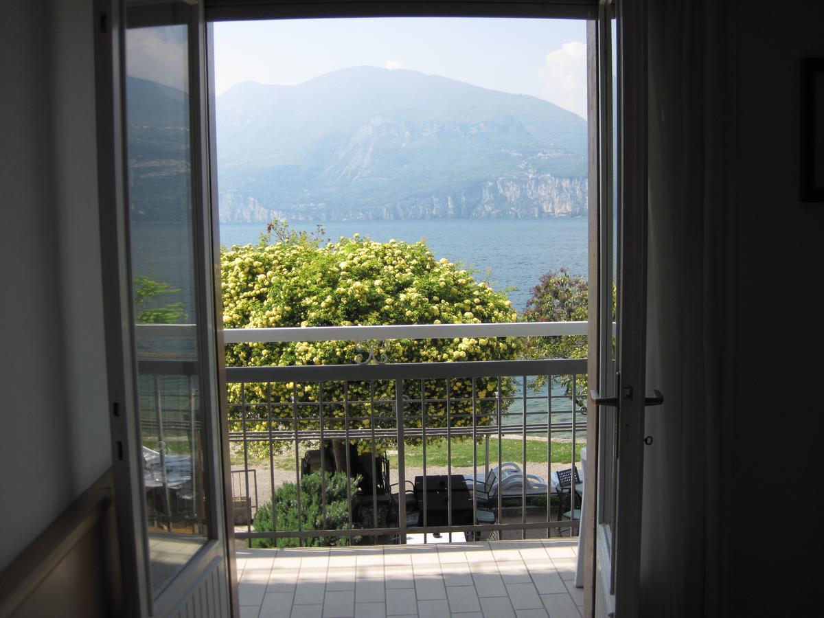 Piccolo Hotel Direkt Am See Brenzone sul Garda Exterior foto
