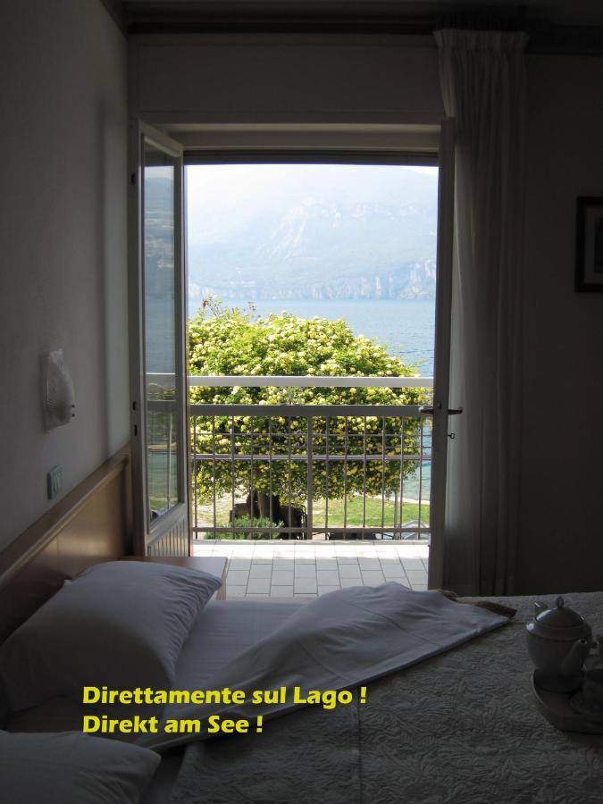 Piccolo Hotel Direkt Am See Brenzone sul Garda Exterior foto